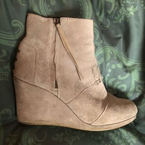 Toms wedge booties